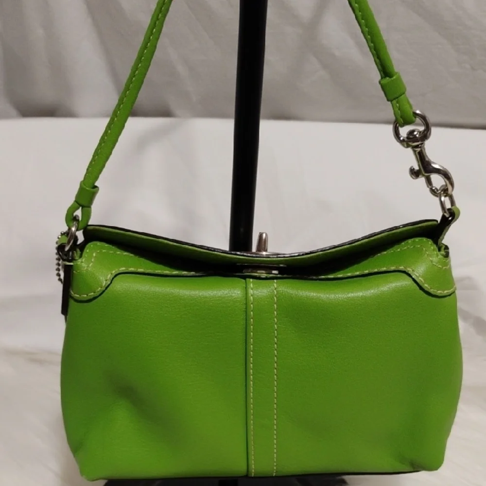 SALE! Auth Coach Mini ๐ Green Shoulder Bag W Scarf & Hangtag & Extender - Picture 3 of 13